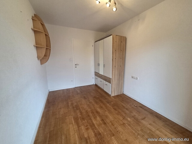 4,5-Zimmer-Wohnung mit großzügigem Balkon sowie Loggia und Tiefgaragenplatz
