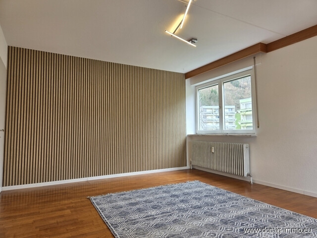 4,5-Zimmer-Wohnung mit großzügigem Balkon sowie Loggia und Tiefgaragenplatz