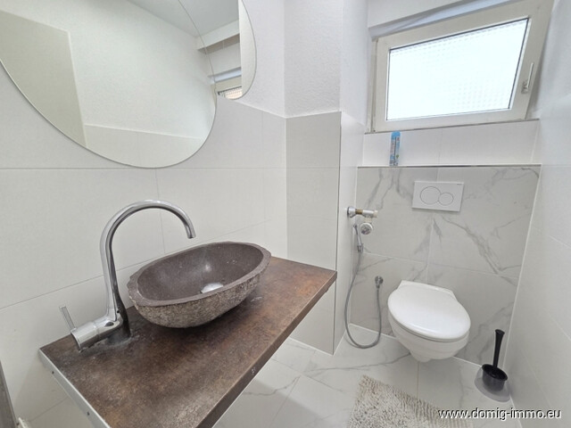 4,5-Zimmer-Wohnung mit großzügigem Balkon sowie Loggia und Tiefgaragenplatz