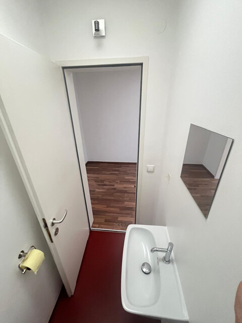 56m2, 2-Zimmer-Wohlfühlwohnung, provisionsfrei, renoviert für Single oder Paar, Balkonblick zur Karrenseilbahn...