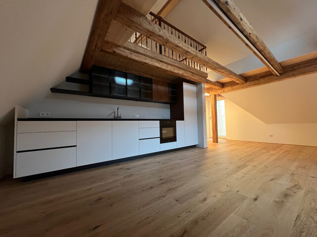 Generalsanierte 2-geschossige Innenstadtwohnung mit 132 m² und Terrasse!