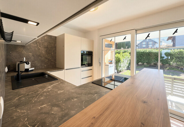 Erstklassiges Wohnerlebnis mit Garten, Stil und zwei Tiefgaragenplätzen