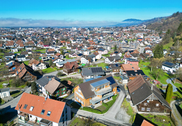Erstklassiges Wohnerlebnis mit Garten, Stil und zwei Tiefgaragenplätzen