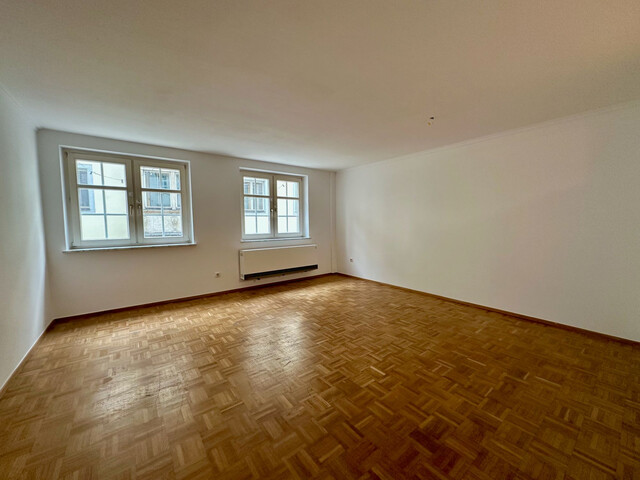 "ohne Provision" geräumige, helle 4,5 Zimmer Stadtwohnung