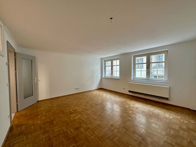 "ohne Provision" geräumige, helle 4,5 Zimmer Stadtwohnung