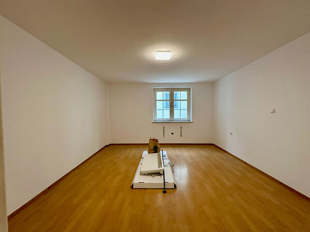 "ohne Provision" geräumige, helle 4,5 Zimmer Stadtwohnung