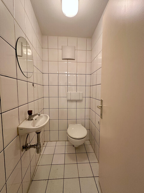 "ohne Provision" geräumige, helle 4,5 Zimmer Stadtwohnung