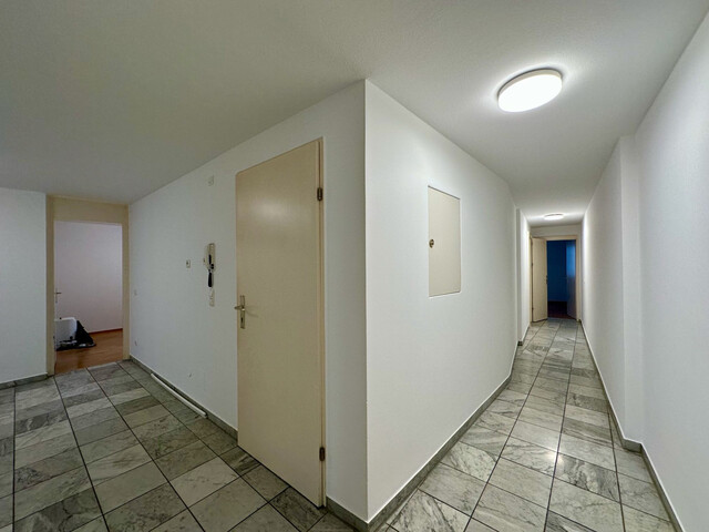 "ohne Provision" geräumige, helle 4,5 Zimmer Stadtwohnung