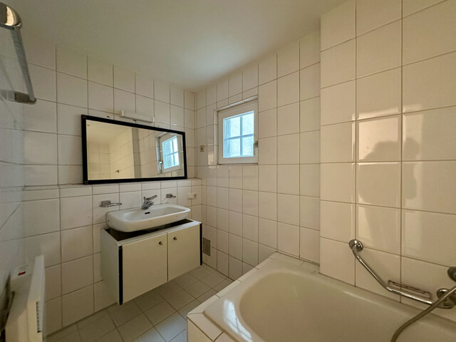 "ohne Provision" geräumige, helle 4,5 Zimmer Stadtwohnung