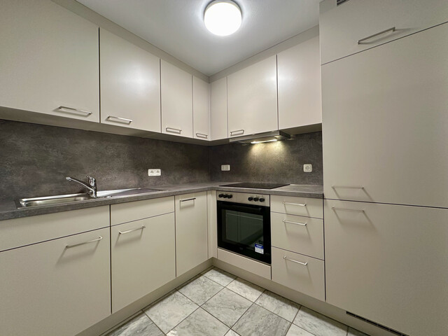 "ohne Provision" geräumige, helle 4,5 Zimmer Stadtwohnung