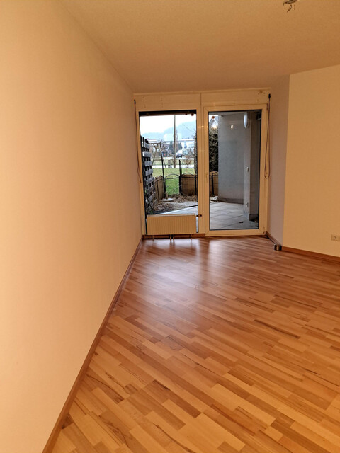 Neu renovierte behindertengerechte EG Wohnung mit kleiner Südterrasse