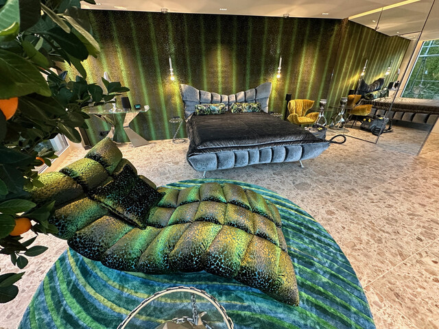 Sackgasse - 12 Garagen - 2026 Umbau für EUR 2 Mio. 