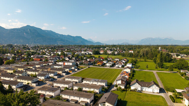 Modernes Reihenhaus mit großem Garten