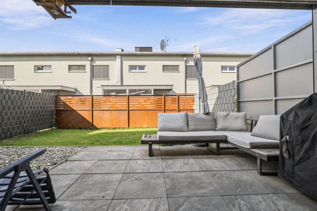 Modernes Reihenhaus mit großem Garten