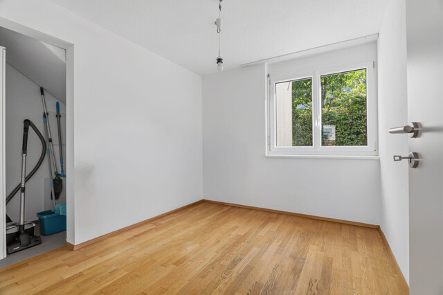 Modernes Reihenhaus mit großem Garten