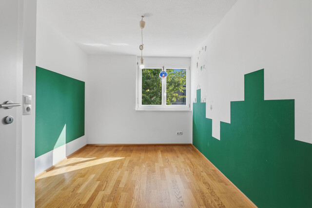Modernes Reihenhaus mit großem Garten