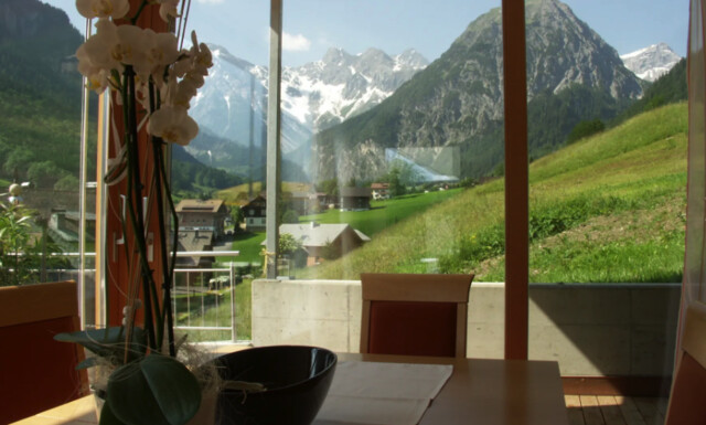 Alpines Design-Juwel im Brandnertal: Etabliertes 4-Sterne-Garni-Hotel in absoluter Spitzenlage zu verkaufen - Mitarbeiterhaus und Verkaufslokal inklusive!