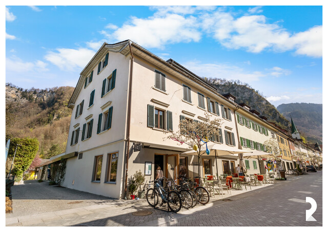 GROSSZÜGIGE 5-ZIMMER-WOHNUNG MIT TERRASSE IN ZENTRALER LAGE