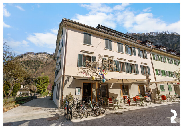 GROSSZÜGIGE 5-ZIMMER-WOHNUNG MIT TERRASSE IN ZENTRALER LAGE