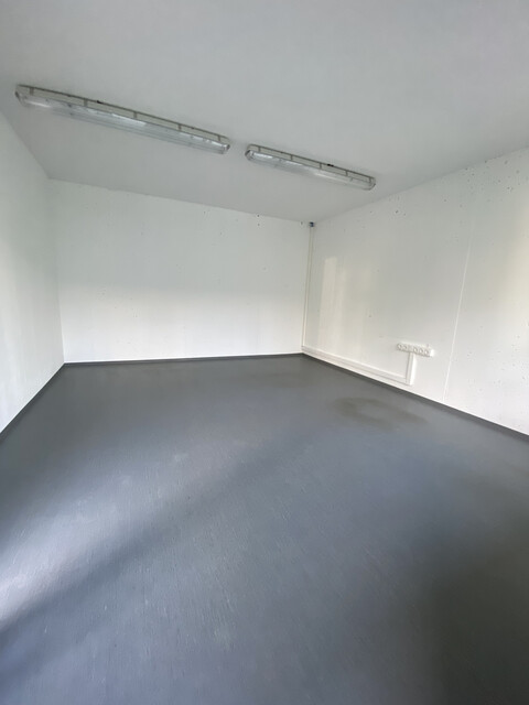 Werkstatt. - Lagerhalle mit Büro und WC zu vermieten/kaufen