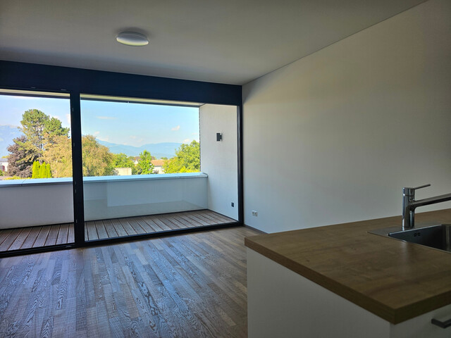 Moderne 2-Zimmer-Wohnung mit Loggia in Weiler