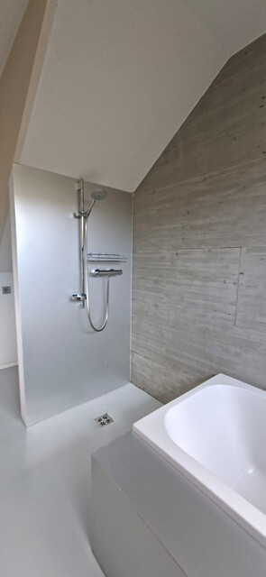 Stylische Wohnung in Zweiparteienhaus mit 38 m² großer Terrasse in Top-Lage 