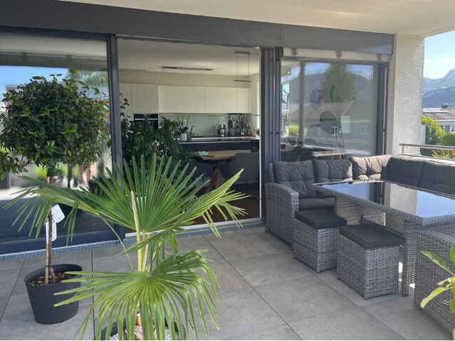 Moderne Dachgeschoss-Wohnung mit großzügiger Sonnen-Terrasse und Tiefgaragenplatz - PROVISIONSFREI