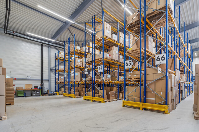 1400 m² Hallen- und Logistikfläche im Gewerbegebiet Weiler
