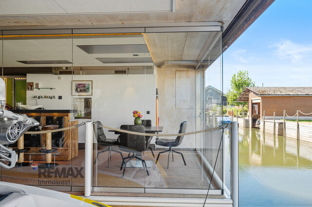Direkt am Wasser: Exklusives Bootshaus mit Luxuskomfort