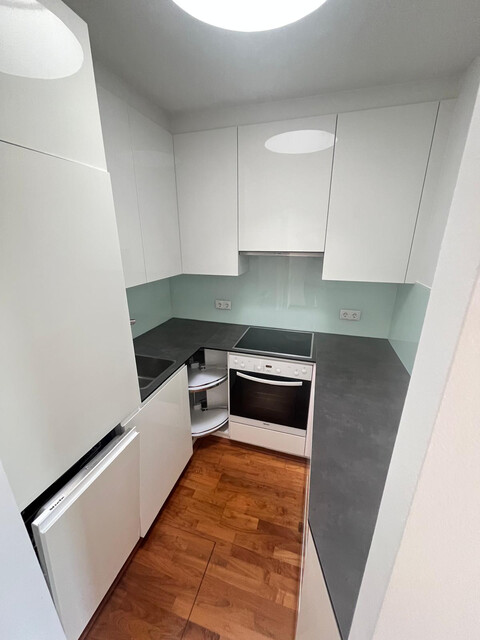 56m2, 2-Zimmer-Wohlfühlwohnung, provisionsfrei, renoviert für Single oder Paar, Balkonblick zur Karrenseilbahn...