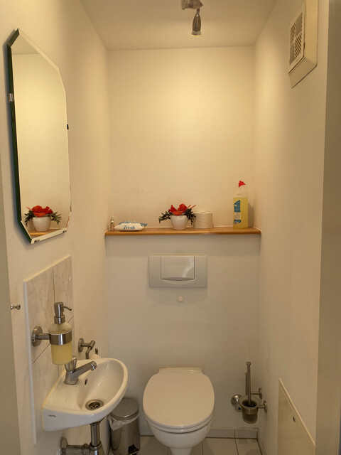 "ohne Provision" geräumige  helle 2 Zimmer Wohnung mit verglastem Balkon