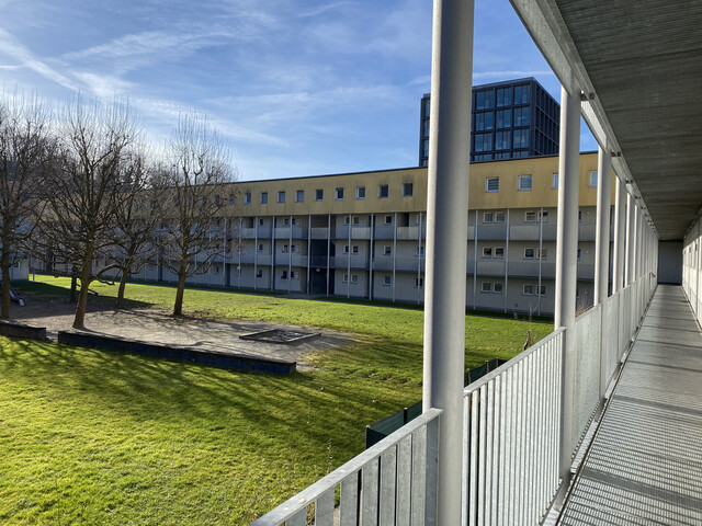 "ohne Provision" geräumige  helle 2 Zimmer Wohnung mit verglastem Balkon