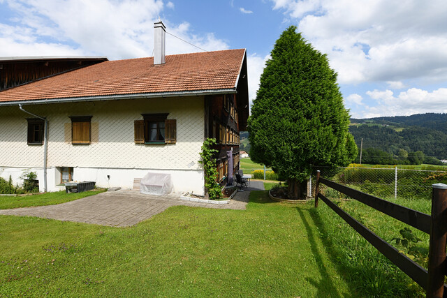 Extra große Wohnung mit tollem Garten und Pool zur Miete in Langen bei Bregenz
