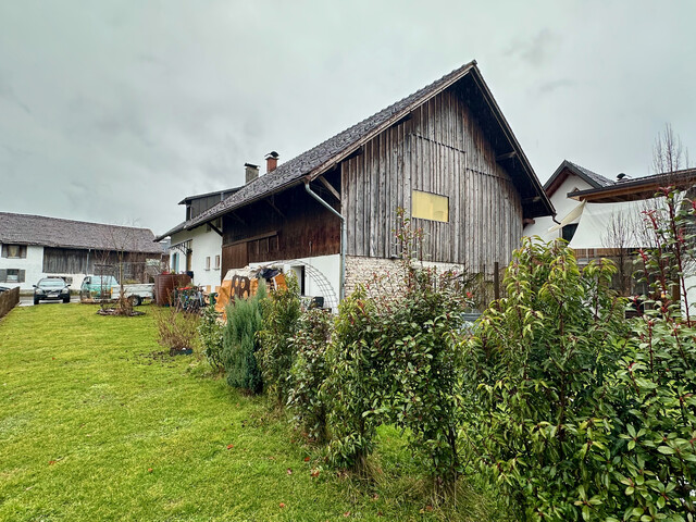 Großzügiges Wohnhaus mit großer Tenne mitten in Gisingen