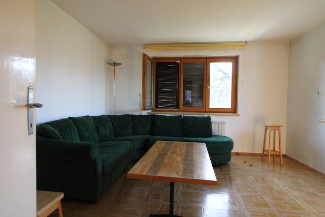 Kaufobjekt: Wohnhaus mit 2 Wohnungen, Keller, Dachboden u Doppelgarage, 