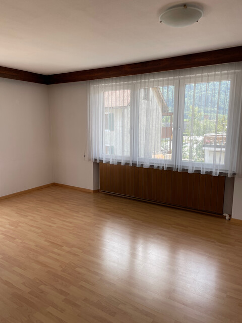 geräumige, helle   4 Zimmer Wohnung   mit separater Küche, Balkon, großes Bad