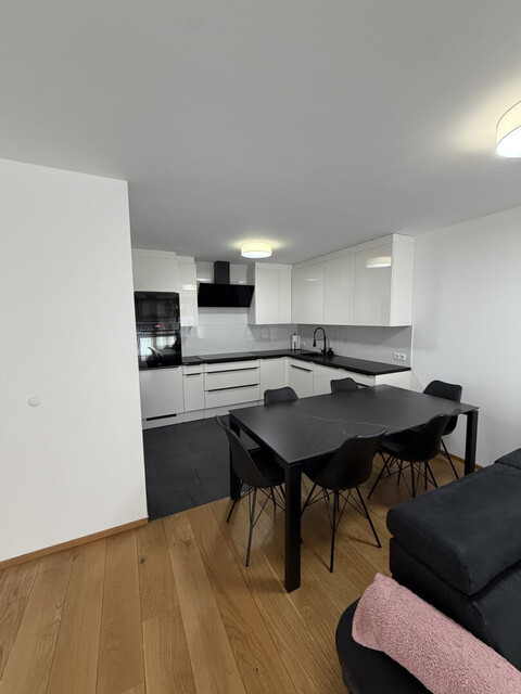 Wohnen mit Stil: Exklusive 4-Zimmer-Wohnung mit traumhaftem 117 m² Privatgarten