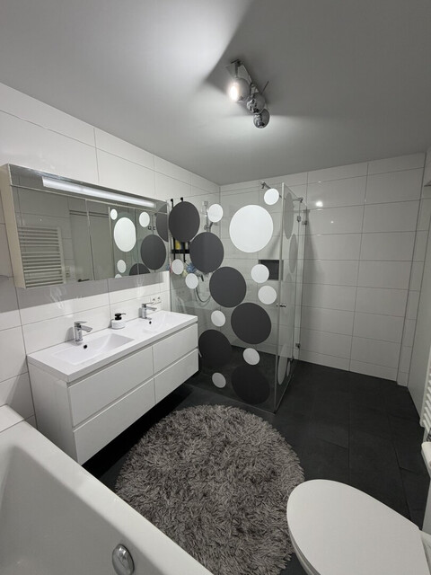 Wohnen mit Stil: Exklusive 4-Zimmer-Wohnung mit traumhaftem 117 m² Privatgarten