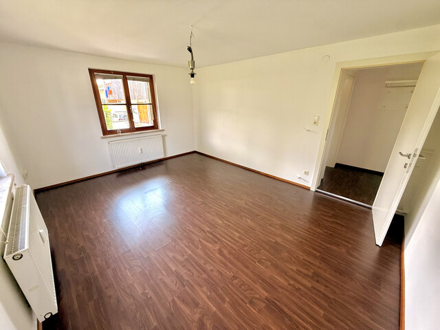VERGEBEN ... ab sofort - helle 2-Zimmer-Wohnung in Zweifamilienhaus mit Garten zu vermieten