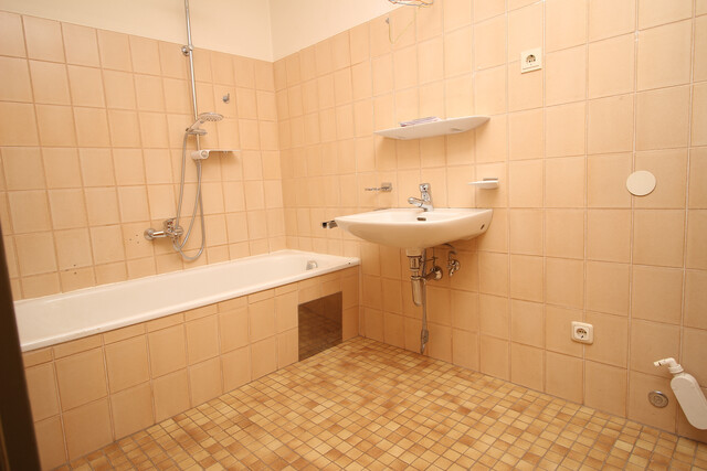 Geräumige 4 1/2 Zimmer-Wohnung inklusive Tiefgarage - provisionsfrei