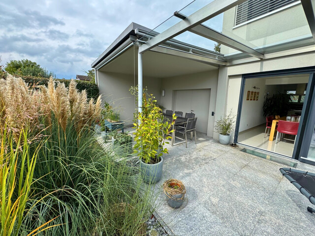 Modernes Wohnen in Top-Lage: Reihenhaus mit Garten, Terrasse & Garage in Feldkirch, Vorarlberg