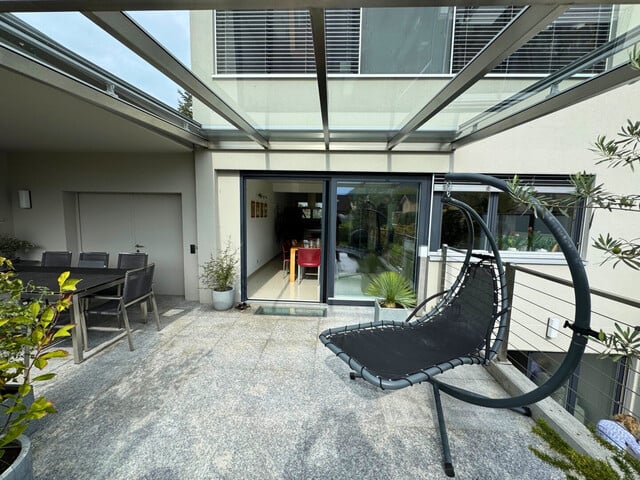 Modernes Wohnen in Top-Lage: Reihenhaus mit Garten, Terrasse & Garage in Feldkirch, Vorarlberg