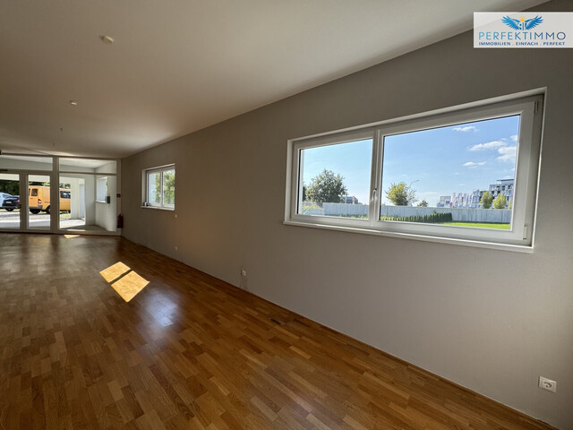 Moderne Büro- oder Praxisfläche mit bester Verkehrsanbindung - inklusive 4 Stellplätzen!