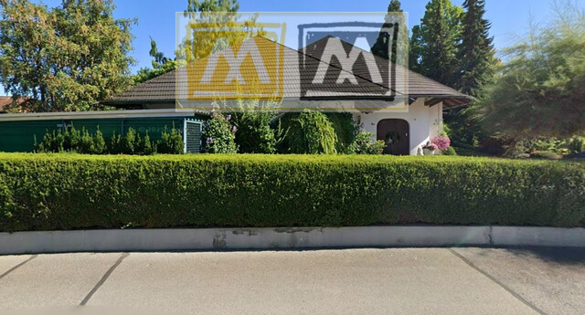 Weitläufiges Einfamilienhaus mit Charme der 1980er Jahre