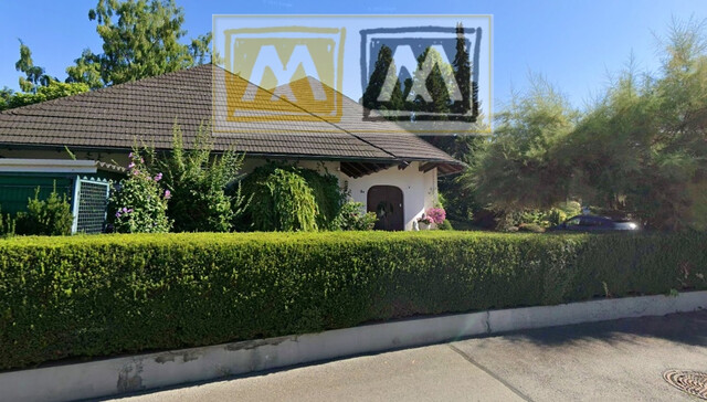 Weitläufiges Einfamilienhaus mit Charme der 1980er Jahre