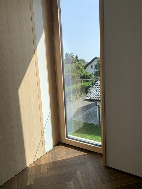 Neubau: Modernes möbliertes Appartement in zentraler Lage