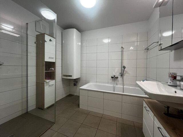 Wunderschöne 3 Zimmer-Gartenwohnung  (im Preis sind Miete, TG und Betriebskosten enthalten)