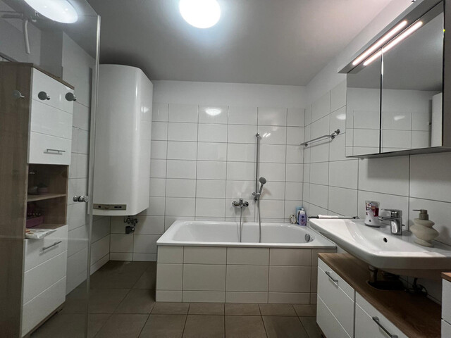 Wunderschöne 3 Zimmer-Gartenwohnung  (im Preis sind Miete, TG und Betriebskosten enthalten)