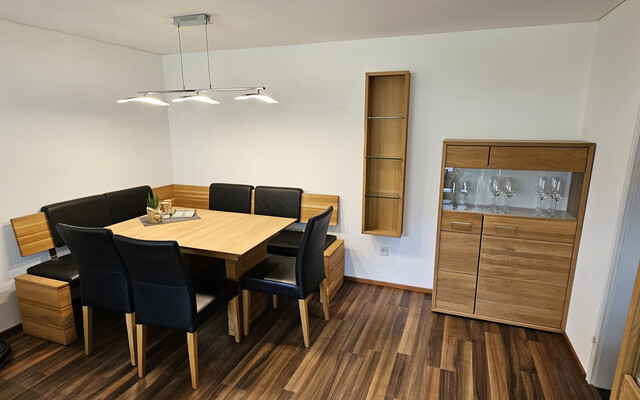 Moderne, möblierte und klimatisierte 3-Zimmer-Wohnung inkl. Tiefgaragenplatz