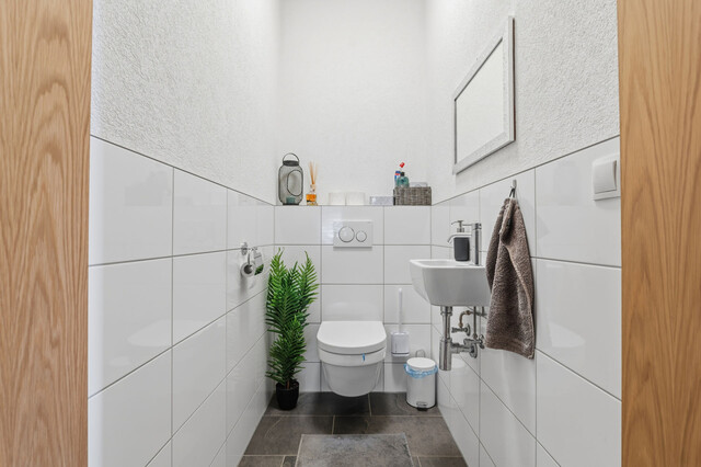 Platz für Familie, Beruf und Ideen - Teilsaniertes Haus mit Einliegerwohnung